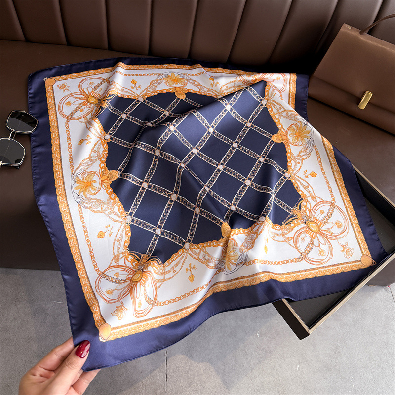 Pañuelo de Seda Cuadrado con E - Scarf Silk Square reseña y precio